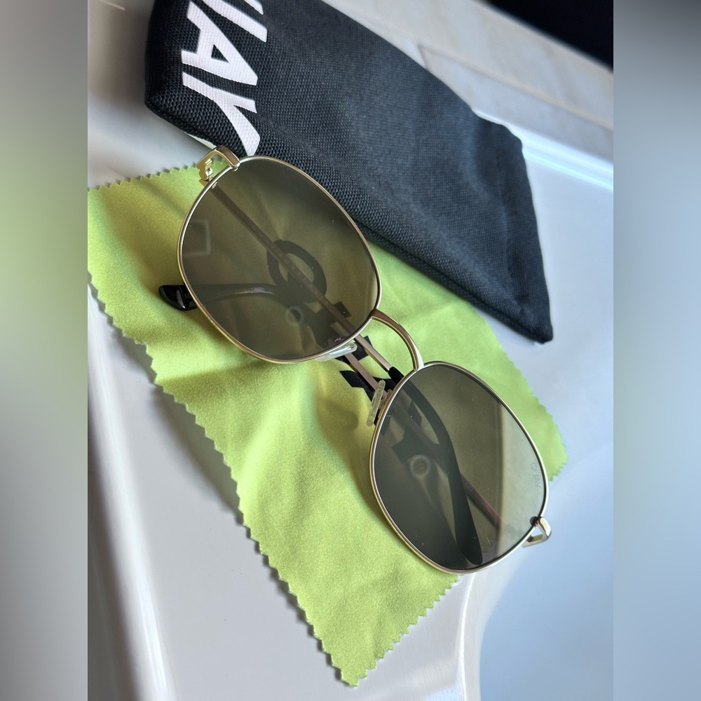QUAY Jezabell Sunglasses